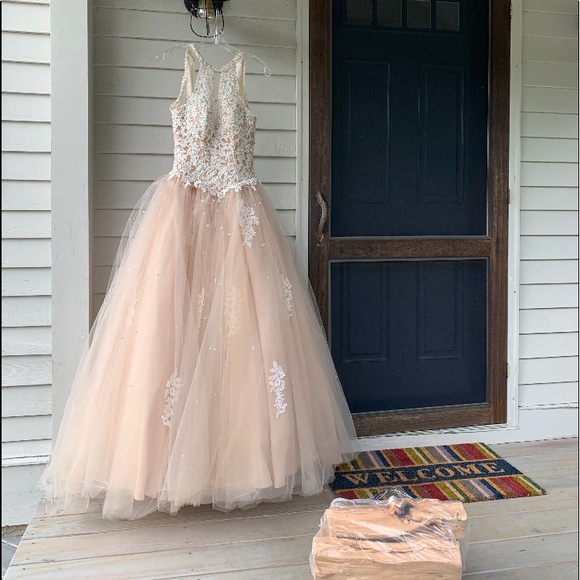 Exquisite Mori Lee Dress - Picture 5 of 11